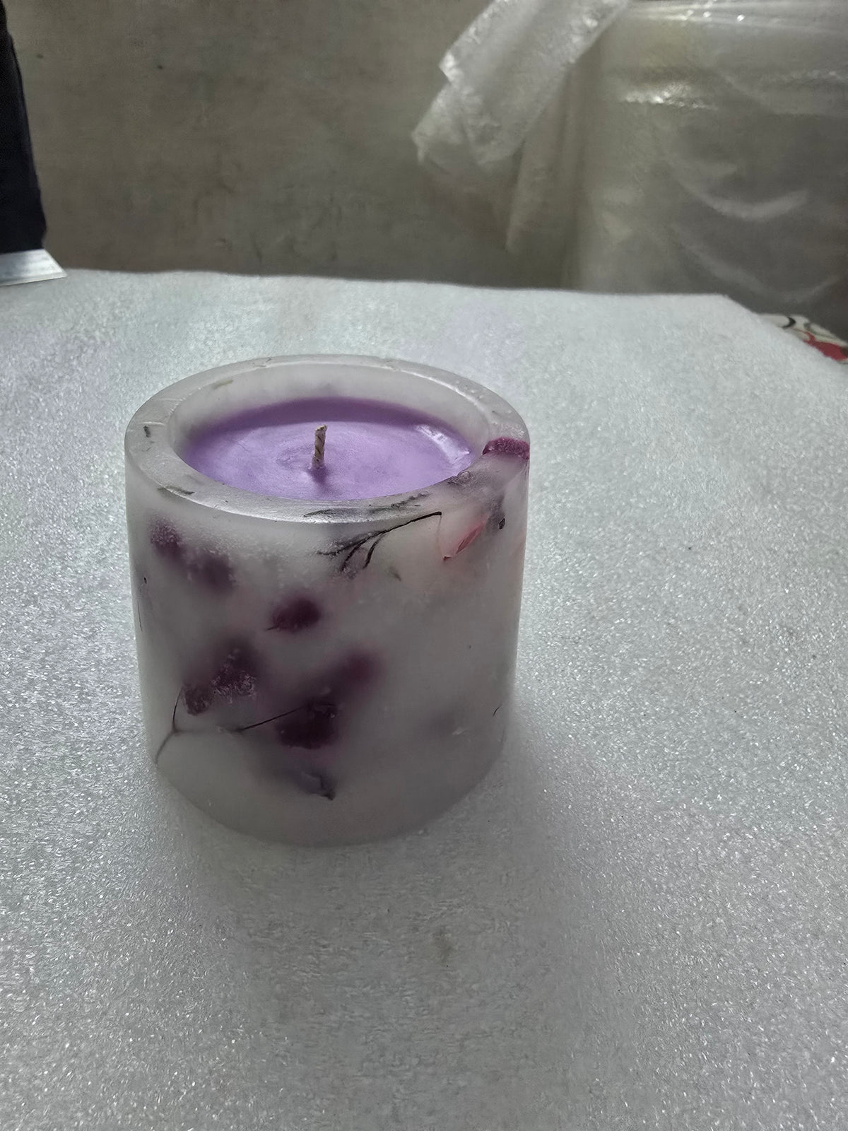 Lavender Scented Botanical Pillar Candle, Para-Soy Wax with Embedded Floral Details, Light Purple Decorative Candle for Home Décor & Gifting, 8 cm Height × 7 cm Diameter, 250 g