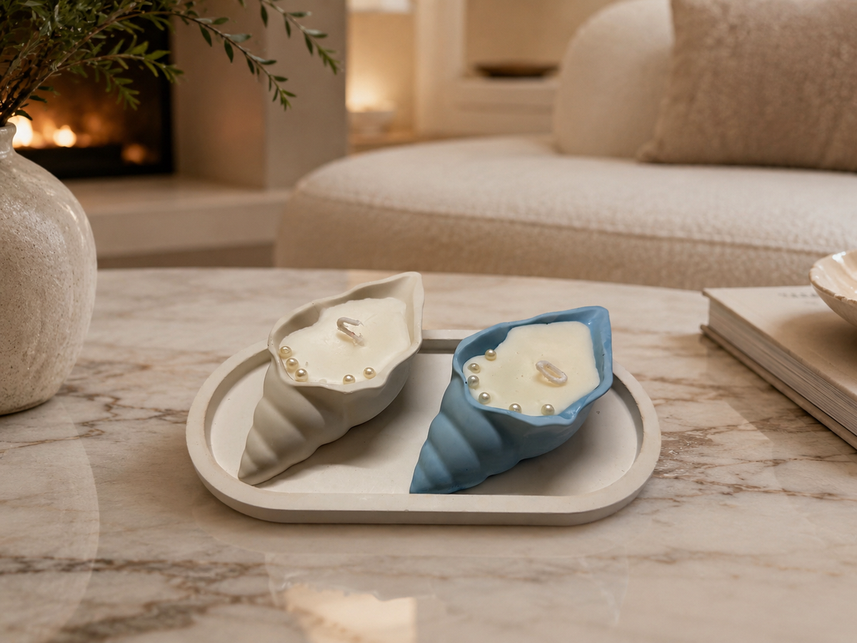Aura & Hues Shell-Shaped Scented Candle Set of 2 with Oval Tray, Blue & White, Leather Blossom & Oudh Fragrances, Decorative Candles for Home Décor & Gifting, 20 × 10 × 4 cm