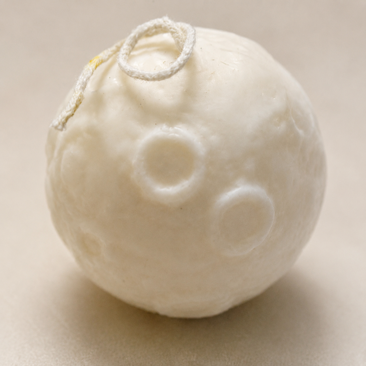 Aura & Hues Moon-Shaped Vanilla Scented Candle, Handcrafted Ivory Sphere Candle with Crater Texture, Decorative Candle for Home Décor, Birthday & Housewarming Gifting