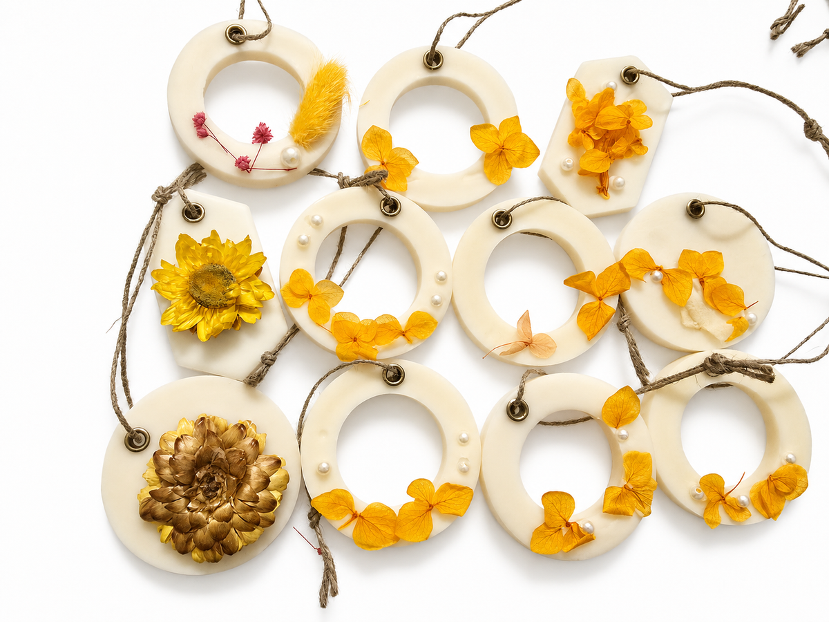 Aura & Hues (set of 2) Botanical Wax Sachets with Dried Floral Decorations,(Random shape and designs)