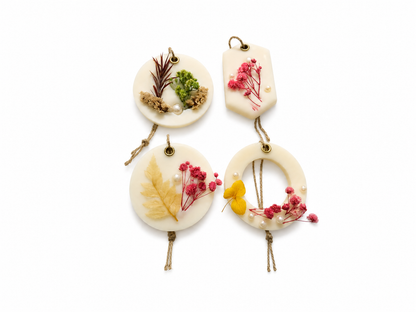 Aura & Hues (set of 2) Botanical Wax Sachets with Dried Floral Decorations,(Random shape and designs)