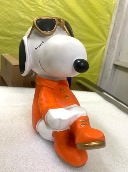 Cute Snoopy Inspired Dog Figurine Showpiece with Metal Tray